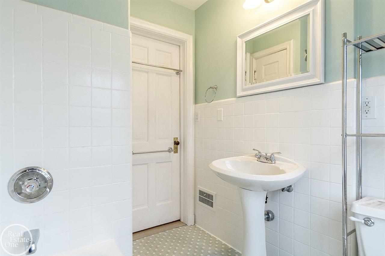 429 Moran Road Grosse Pointe Farms, MI 48236 - Photo 44 of 60
