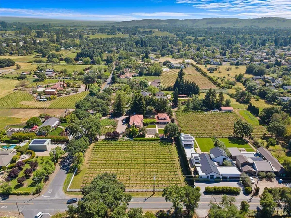 $1,500,000 | 19521 A 7th Street East, Sonoma, CA 95476