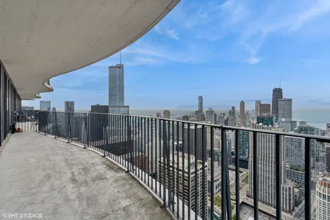 $625,000 | 225 North Columbus Drive, Unit 6204, Chicago, IL 60601