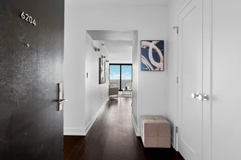 $625,000 | 225 North Columbus Drive, Unit 6204, Chicago, IL 60601