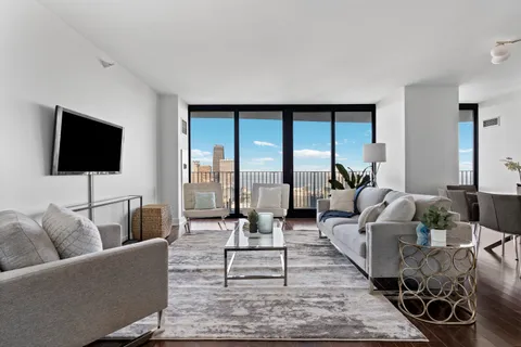 $625,000 | 225 North Columbus Drive, Unit 6204, Chicago, IL 60601