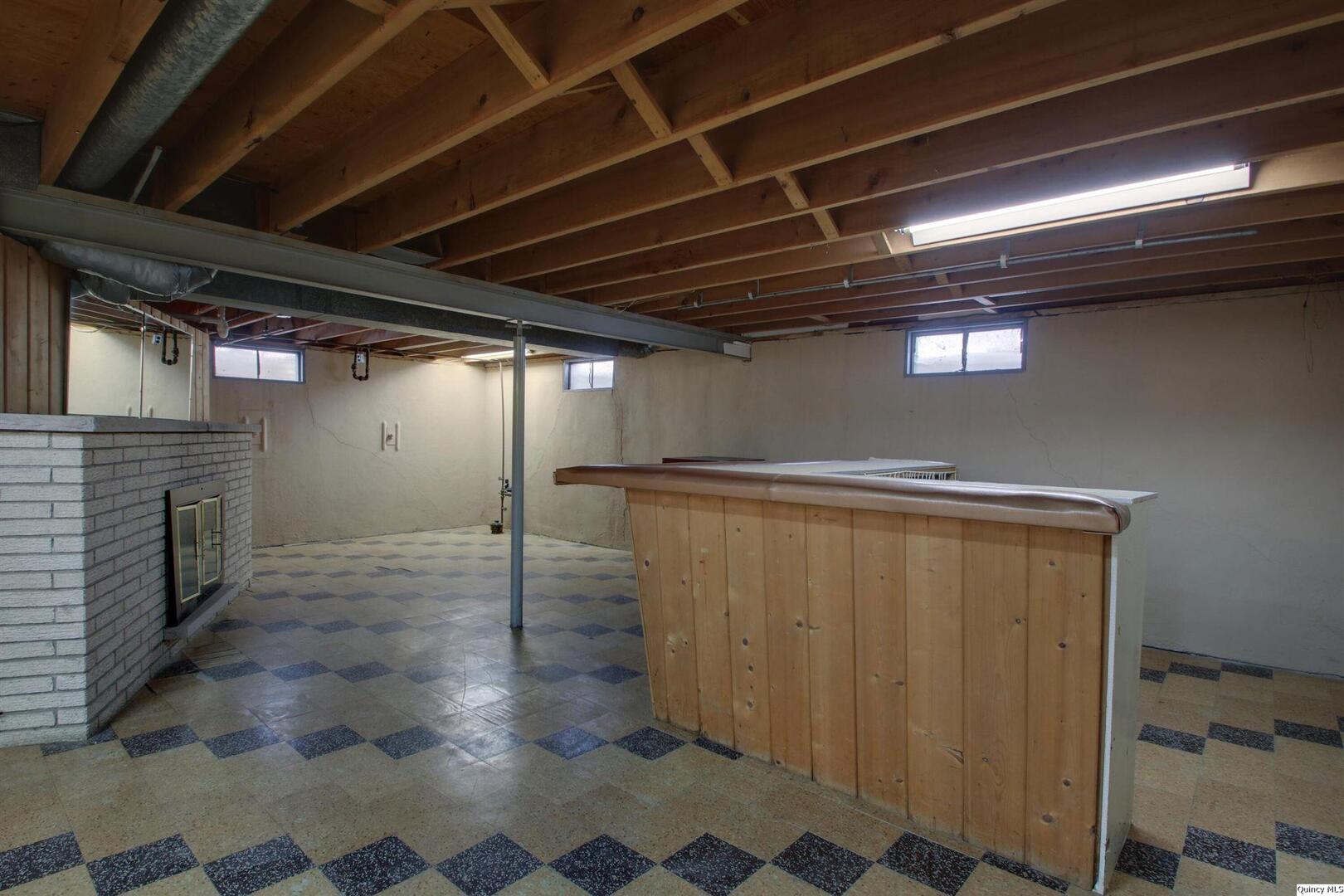 523 Temple Street Quincy, IL 62305 - Photo 8 of 23 a view of empty room