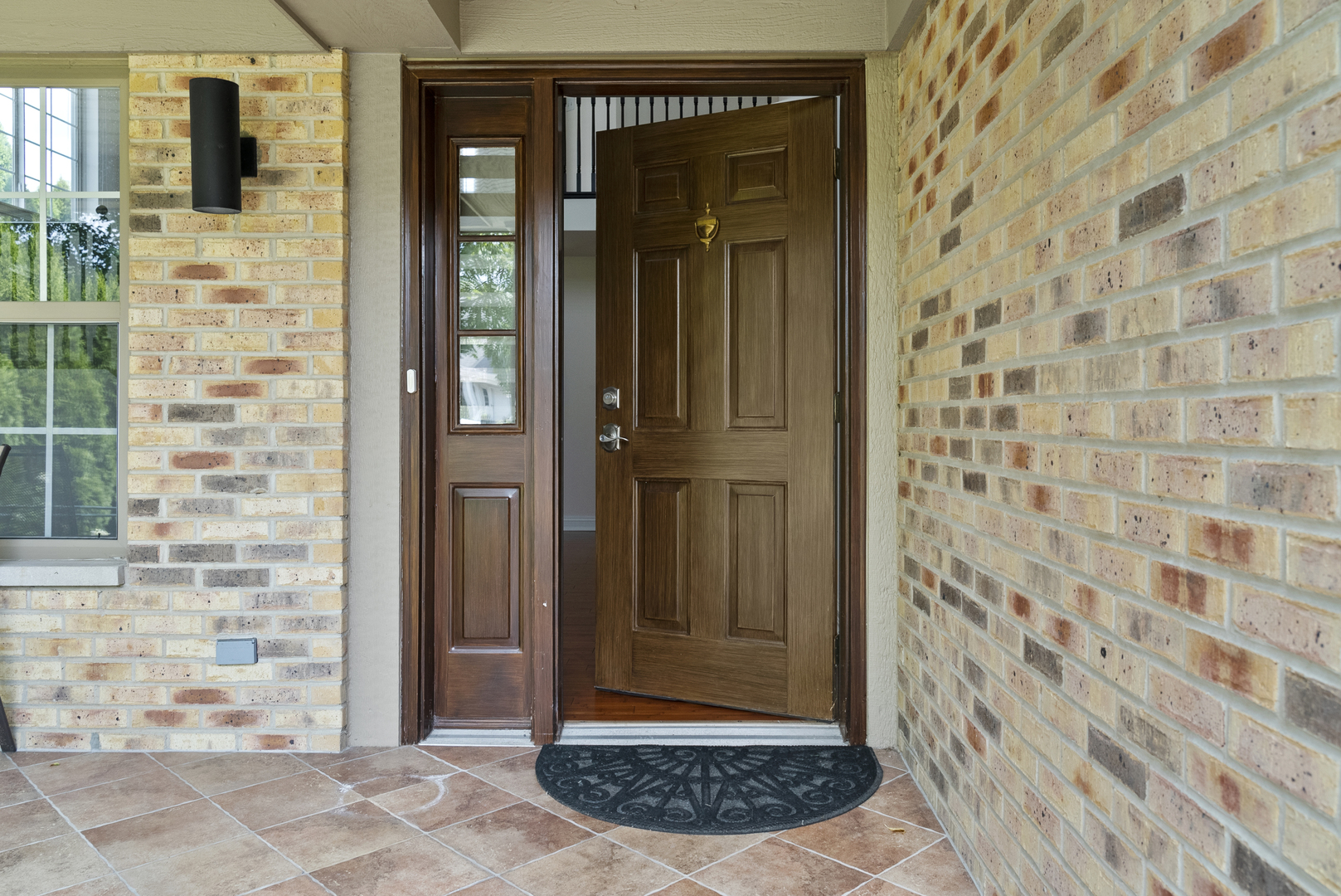 1925 Rochelle Court Wheeling, IL 60090 - Photo 2 of 36