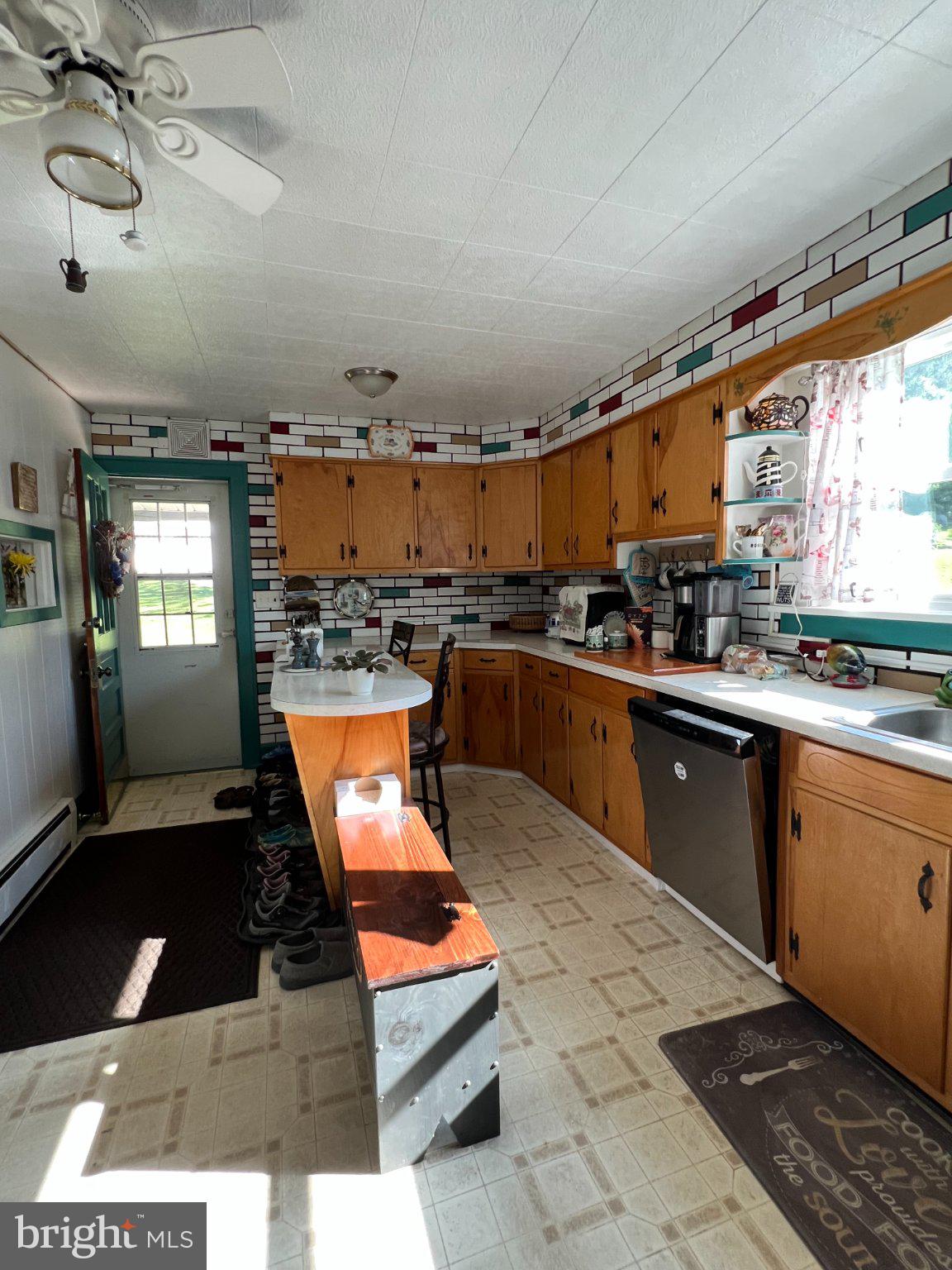 11402 Red Hill Road Southwest La Vale, MD 21502 - Photo 6 of 92 Charming kitchen with vibrant accents.