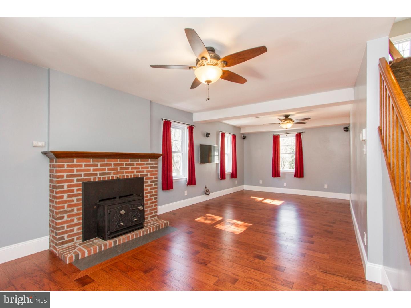 474 South Old Middletown Road Media, PA 19063 - Photo 5 of 25 Living Room
