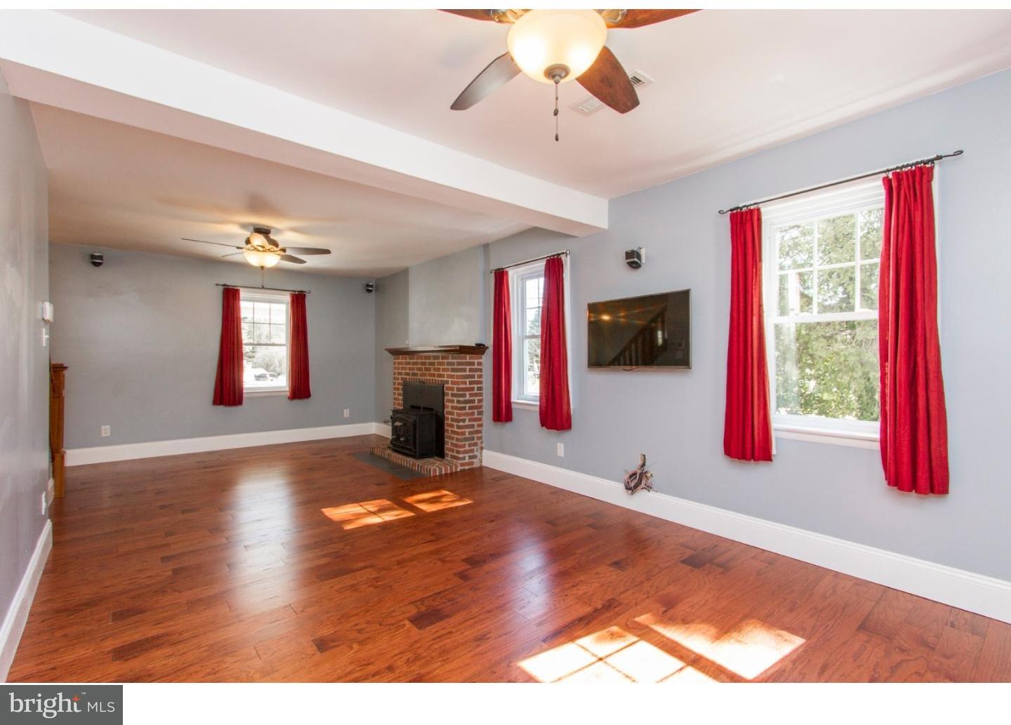 474 South Old Middletown Road Media, PA 19063 - Photo 6 of 25 Living Room