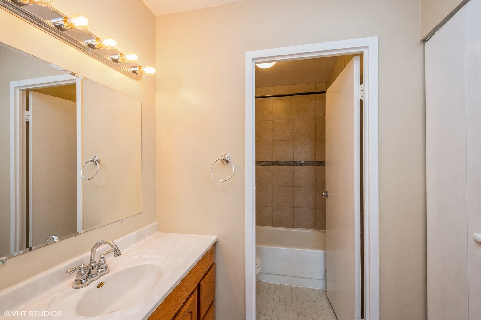 5320 North Sheridan Road, Unit 608 Chicago, IL 60640 - Photo 5 of 10 a bathroom with a sink a shower and a mirror