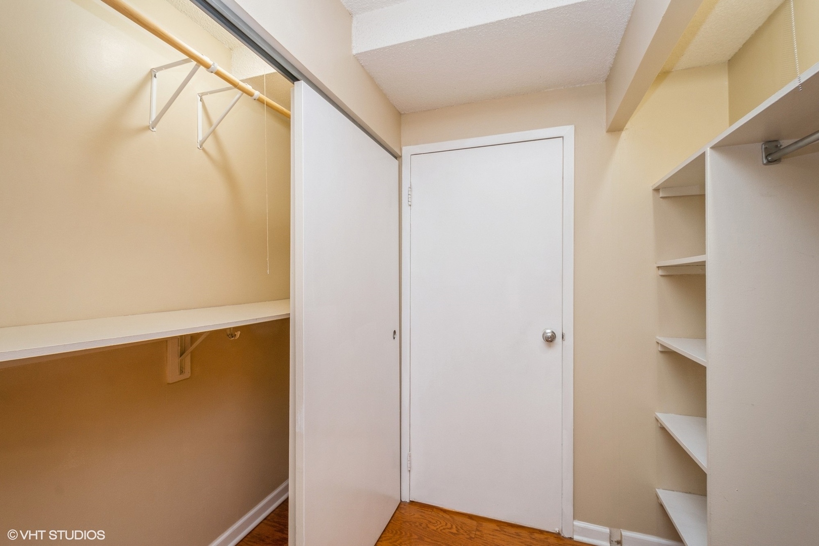 5320 North Sheridan Road, Unit 608 Chicago, IL 60640 - Photo 6 of 10 a view of small space