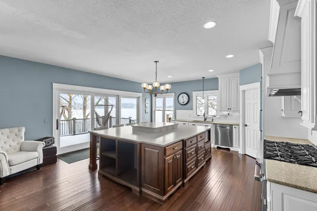 $3,150,000 | 3396 Kings Point Road, Excelsior, MN 55331