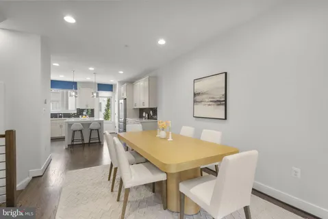 $869,000 | 820 Thompson Crescent, Unit 26, Rockville, MD 20852