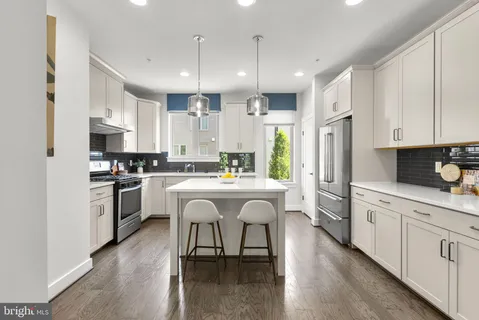 $869,000 | 820 Thompson Crescent, Unit 26, Rockville, MD 20852