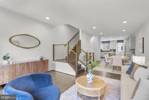 $869,000 | 820 Thompson Crescent, Unit 26, Rockville, MD 20852