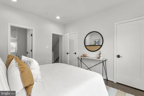 $869,000 | 820 Thompson Crescent, Unit 26, Rockville, MD 20852