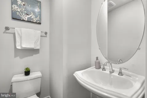 $869,000 | 820 Thompson Crescent, Unit 26, Rockville, MD 20852