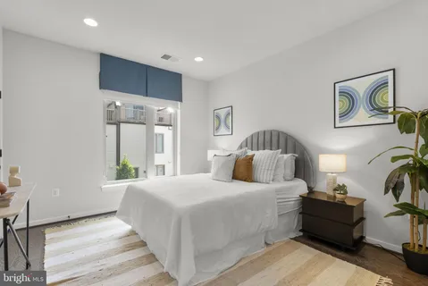 $869,000 | 820 Thompson Crescent, Unit 26, Rockville, MD 20852