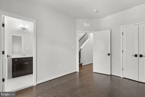 $869,000 | 820 Thompson Crescent, Unit 26, Rockville, MD 20852