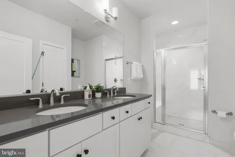 $869,000 | 820 Thompson Crescent, Unit 26, Rockville, MD 20852