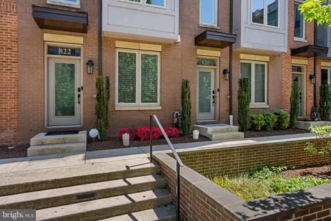 $869,000 | 820 Thompson Crescent, Unit 26, Rockville, MD 20852