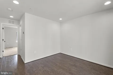 $869,000 | 820 Thompson Crescent, Unit 26, Rockville, MD 20852