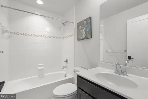 $869,000 | 820 Thompson Crescent, Unit 26, Rockville, MD 20852