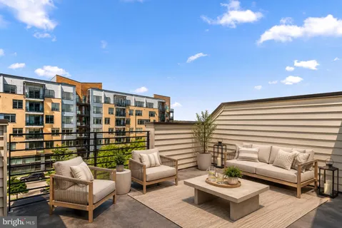 $869,000 | 820 Thompson Crescent, Unit 26, Rockville, MD 20852