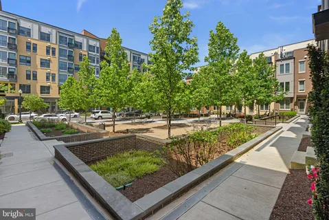 $869,000 | 820 Thompson Crescent, Unit 26, Rockville, MD 20852