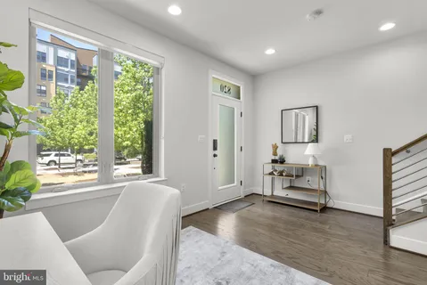 $869,000 | 820 Thompson Crescent, Unit 26, Rockville, MD 20852
