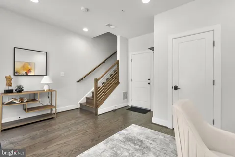 $869,000 | 820 Thompson Crescent, Unit 26, Rockville, MD 20852