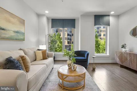 $869,000 | 820 Thompson Crescent, Unit 26, Rockville, MD 20852