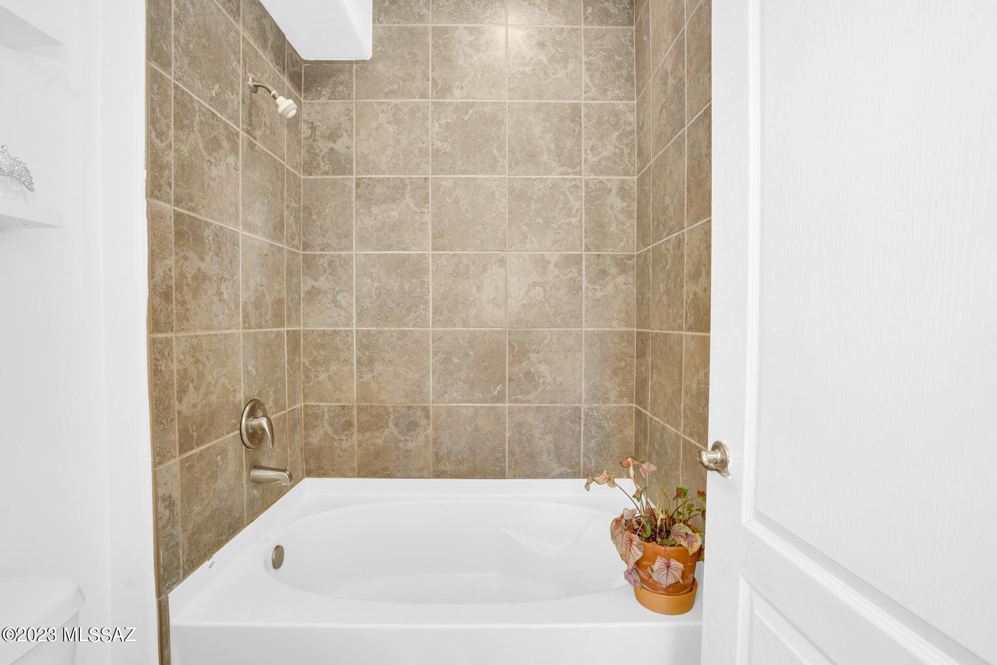 2550 East River Road, Unit 15101 Tucson, AZ 85718 - Photo 17 of 39