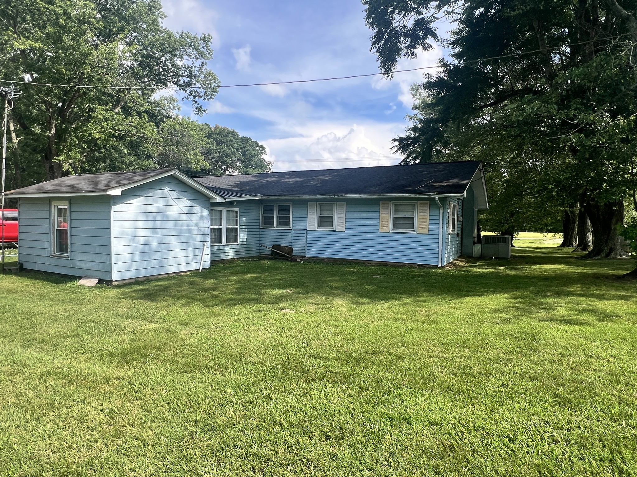 82 Matts Hollow Road Manchester, TN 37355 - Photo 2 of 10 a front view of house with yard and trees