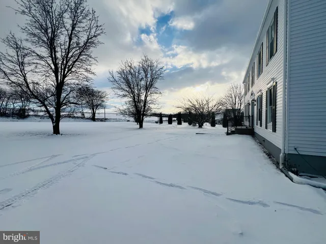 a view of street with a yard