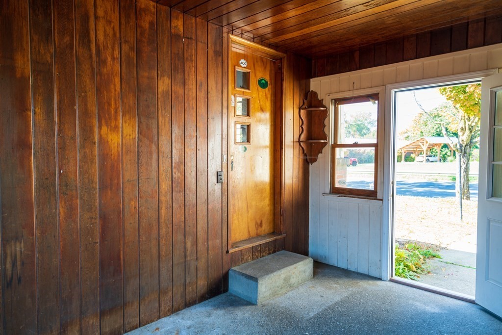 333 River Drive Hadley, MA 01035 - Photo 4 of 28