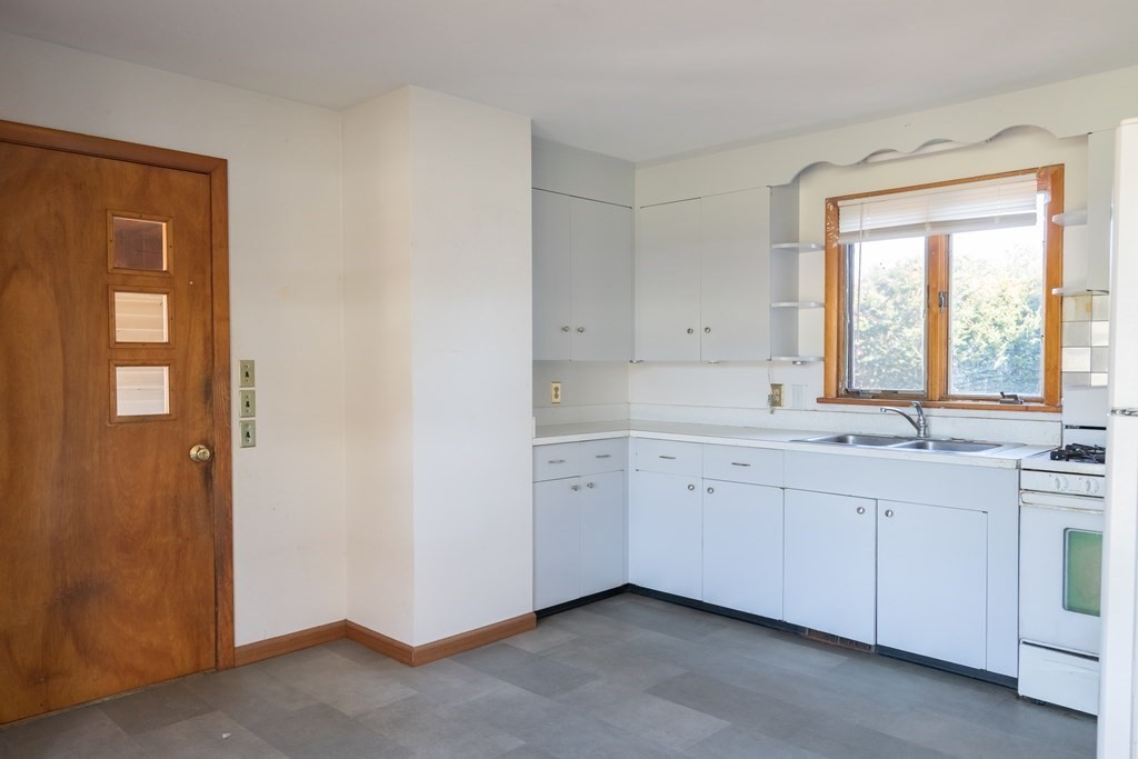 333 River Drive Hadley, MA 01035 - Photo 7 of 28