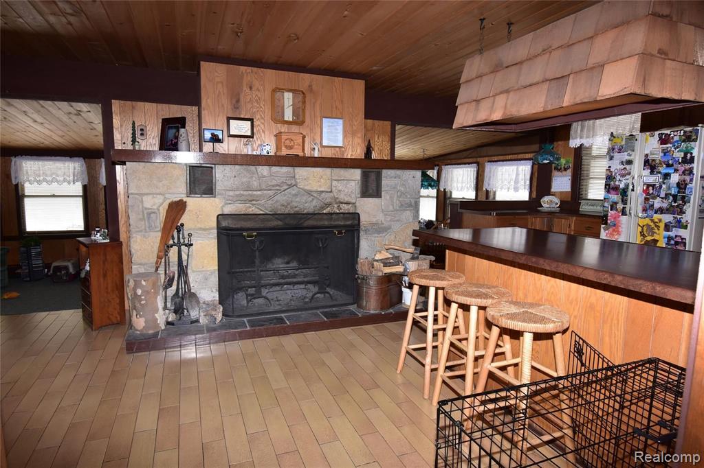 9421 Anne Street Pinckney, MI 48169 - Photo 6 of 26