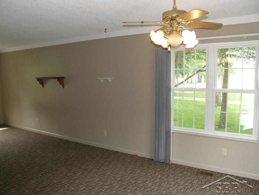 930 West Walnut Street St. Charles, MI 48655 - Photo 7 of 19 31247949-6.JPG