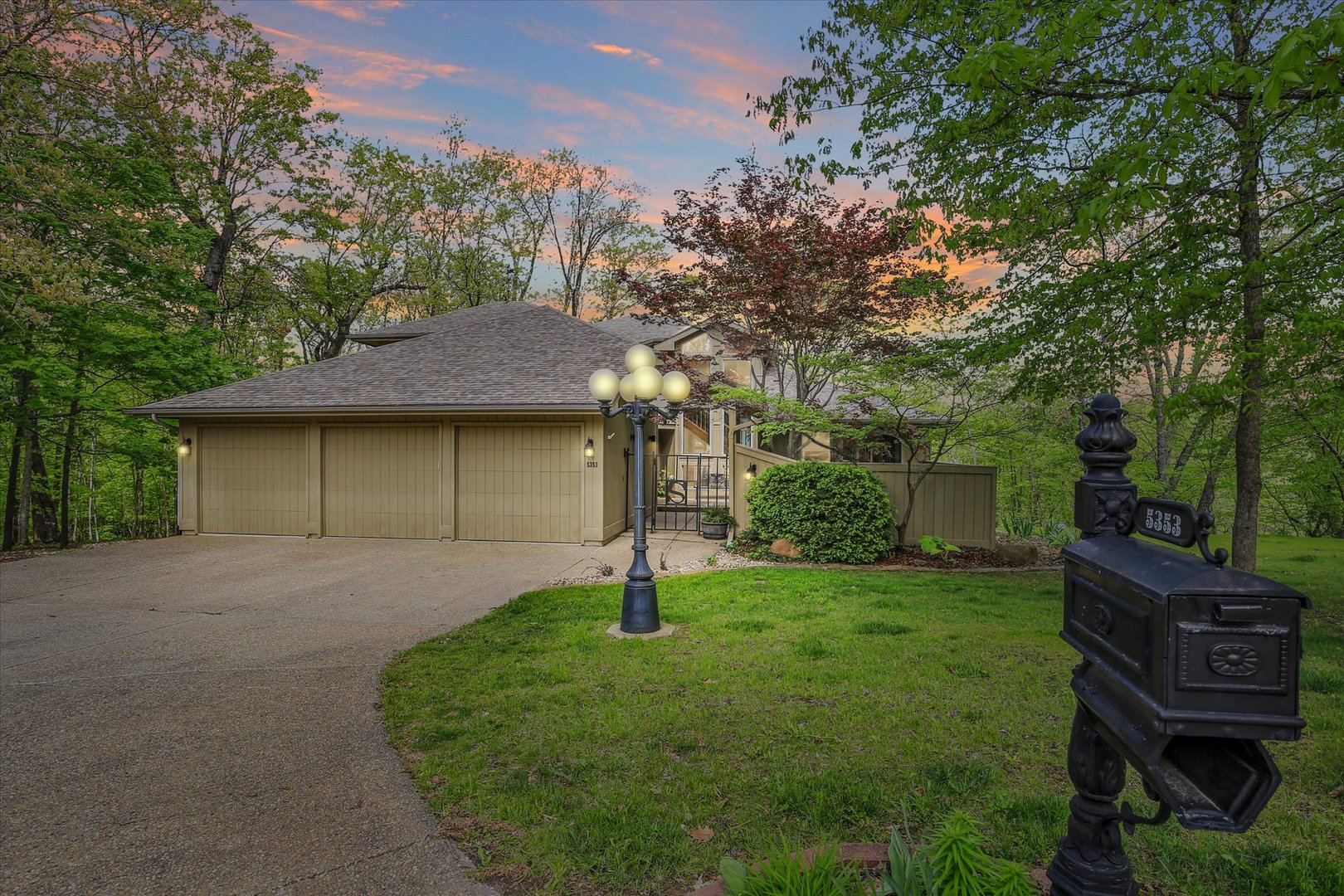 5353 Bailey Avenue Clinton, IL 61727 - Photo 2 of 72
