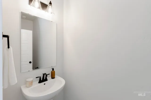 $614,990 | 1102 East Crab Spgs Street, Nampa, ID 83686