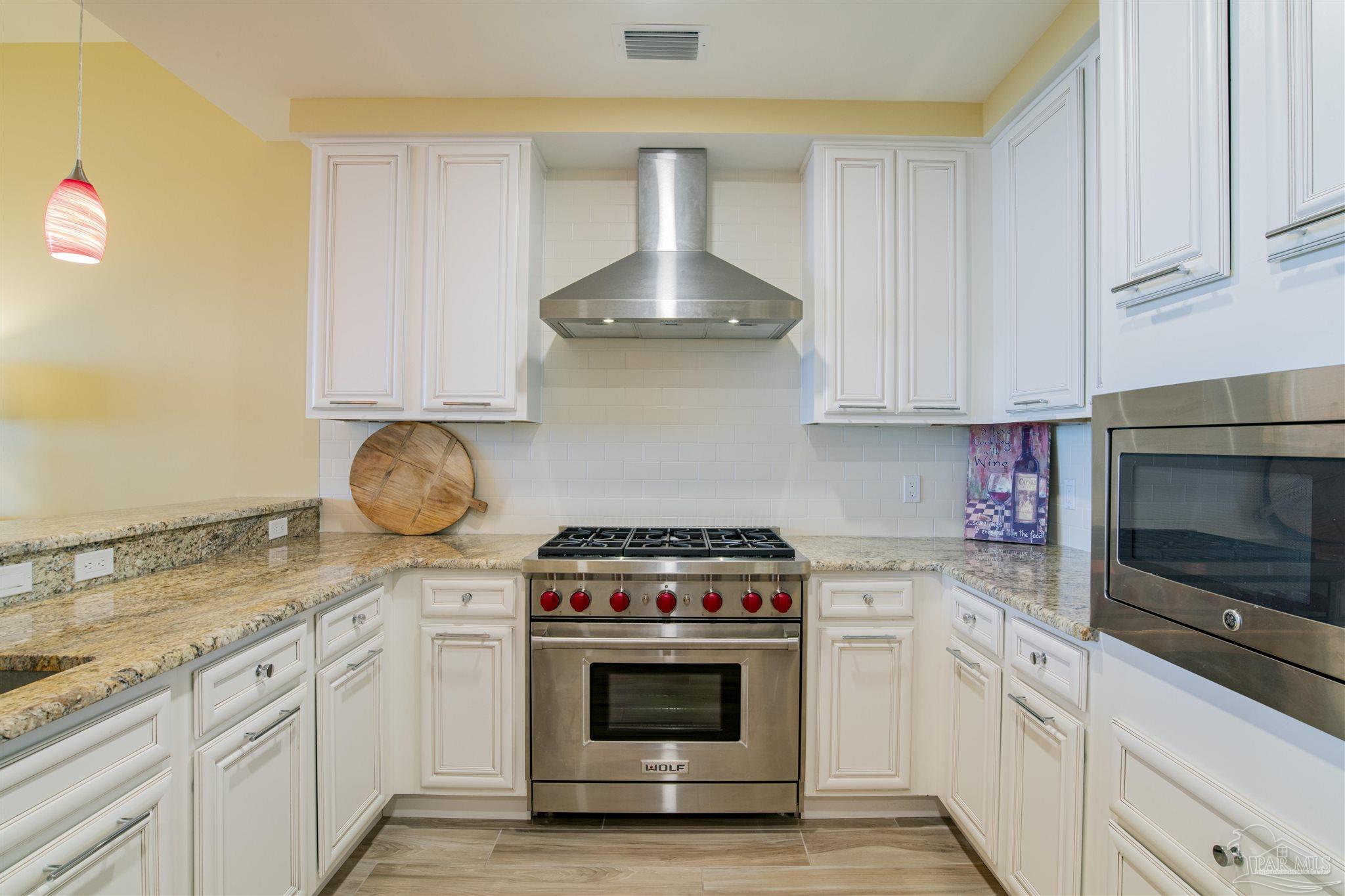 13333 Johnson Beach Road, Unit 302 Perdido Key, FL 32507 - Photo 9 of 50 Kitchen range