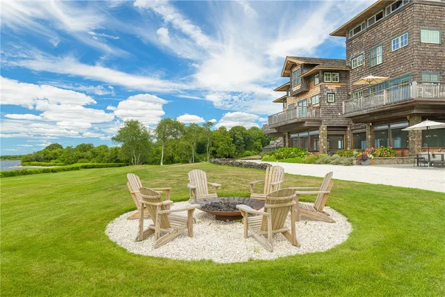 $1,899,000 | 125 Corys Lane, Portsmouth, RI 02871