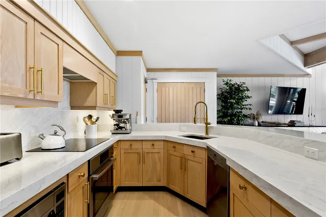 $1,899,000 | 125 Corys Lane, Portsmouth, RI 02871