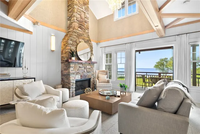 $1,899,000 | 125 Corys Lane, Portsmouth, RI 02871