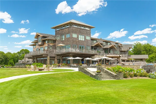 $1,899,000 | 125 Corys Lane, Portsmouth, RI 02871