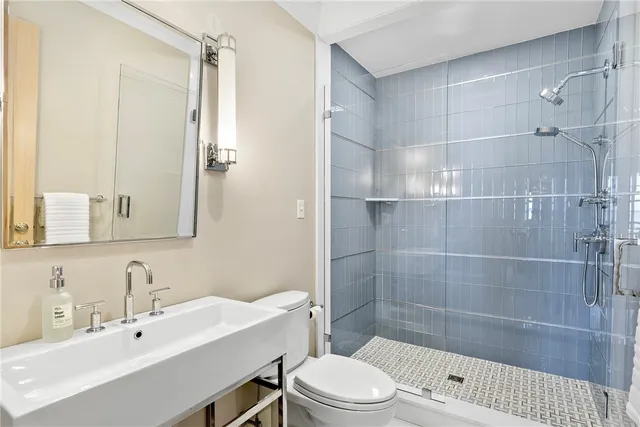 $1,899,000 | 125 Corys Lane, Portsmouth, RI 02871