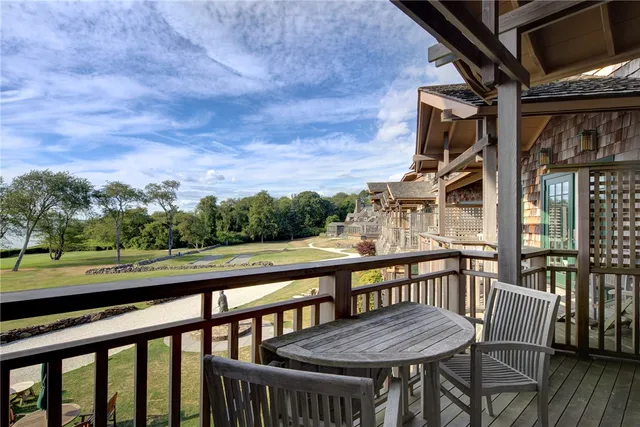 $1,899,000 | 125 Corys Lane, Portsmouth, RI 02871