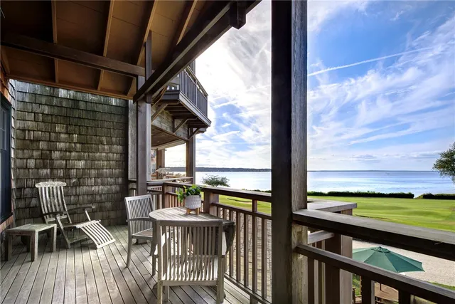 $1,899,000 | 125 Corys Lane, Portsmouth, RI 02871