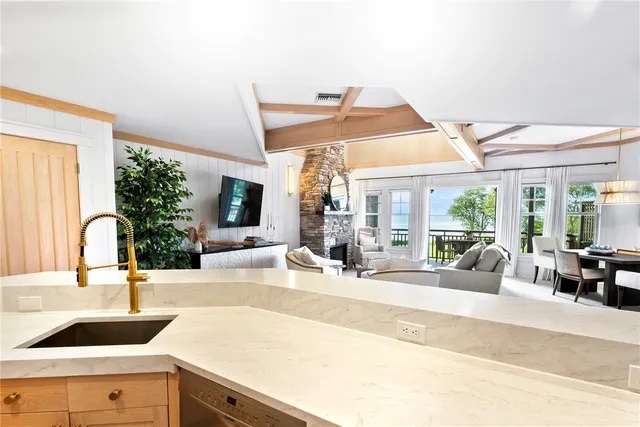 $1,899,000 | 125 Corys Lane, Portsmouth, RI 02871