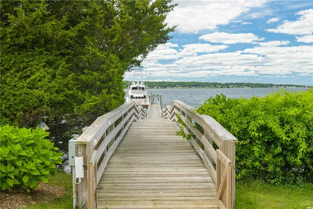 $1,899,000 | 125 Corys Lane, Portsmouth, RI 02871