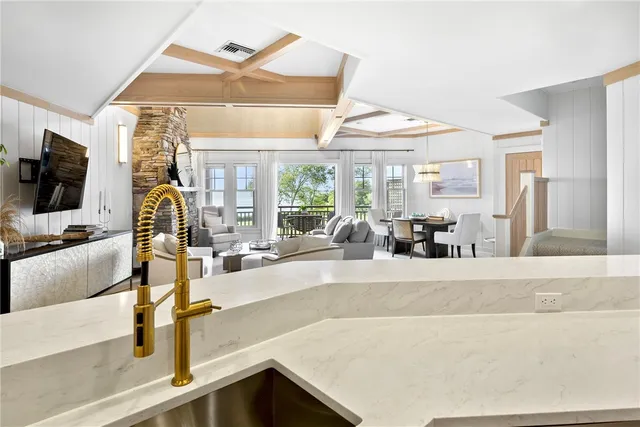 $1,899,000 | 125 Corys Lane, Portsmouth, RI 02871