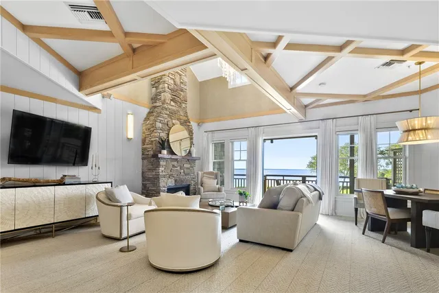 $1,899,000 | 125 Corys Lane, Portsmouth, RI 02871